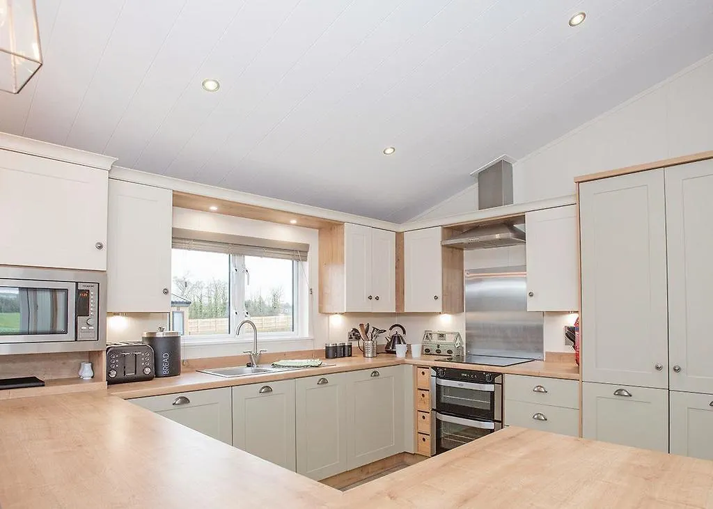 Crealy Meadows Hotel Clyst Saint Mary 0*,  United Kingdom